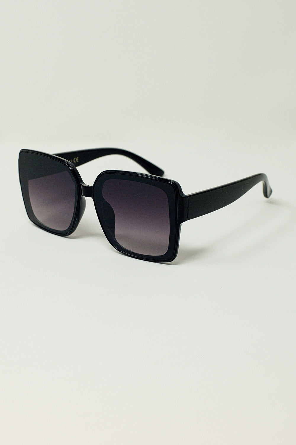 Q2 Cat Eye Oversized Sunglasess in Black