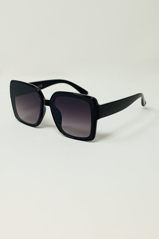Q2 Cat Eye Oversized Sunglasess in Black